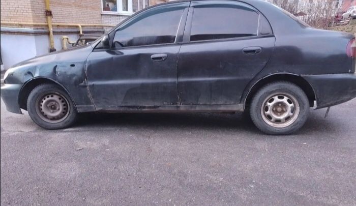 DAWEO LANOS 1.5 в чорному кольорі