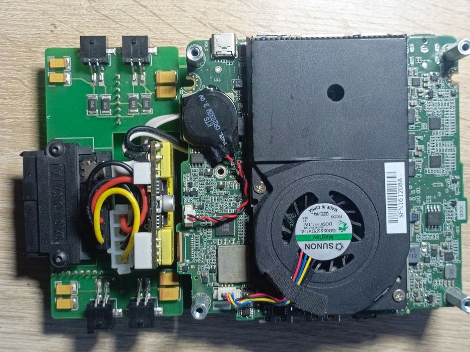 INTEL NUC7i3bnk mini komputer