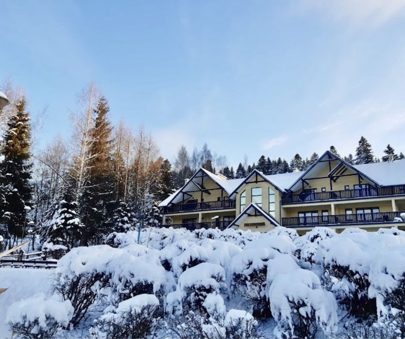 Jacuzzi Nad Soliną nad jeziorem Apartamenty w górach z widokiem na jez