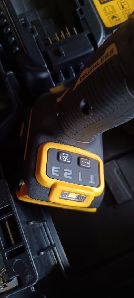 Klucz udarowy DeWalt dcf 891h2t powerstack