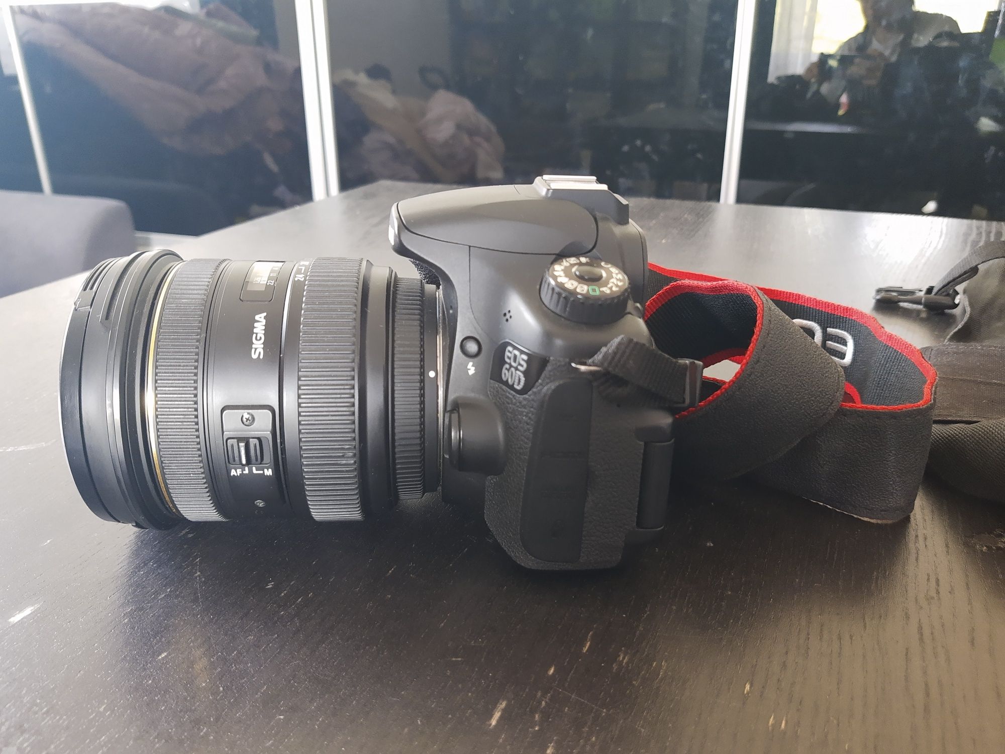 Aparat Canon EOS60D z obiektywem Sigma 24-70mm 1:2.8 DG HSM oraz filtr