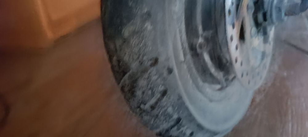 Електросамокат в гарному стані