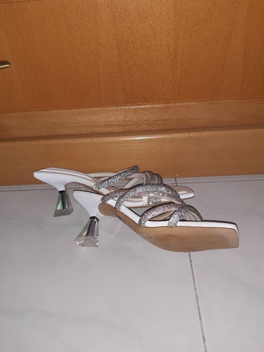 Sandálias prateadas brilhantes ( Aldo) C/ Novas