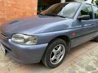 Piękny Ford Escort szuka domu