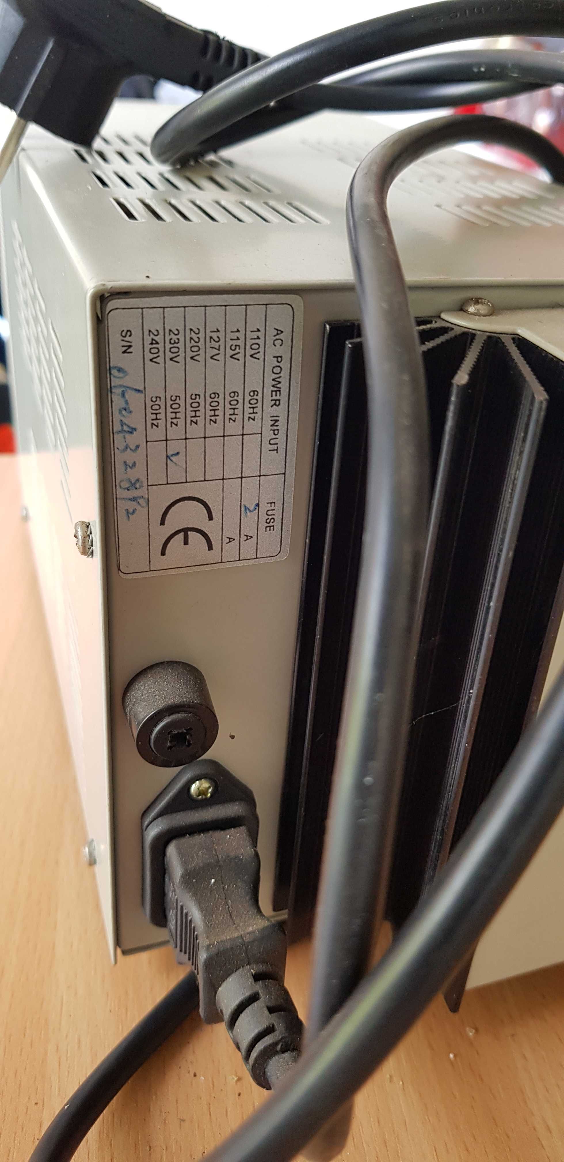 Zasilacz prądu stałego z płynną regulacją napięcia i prądu M10-SP-305E