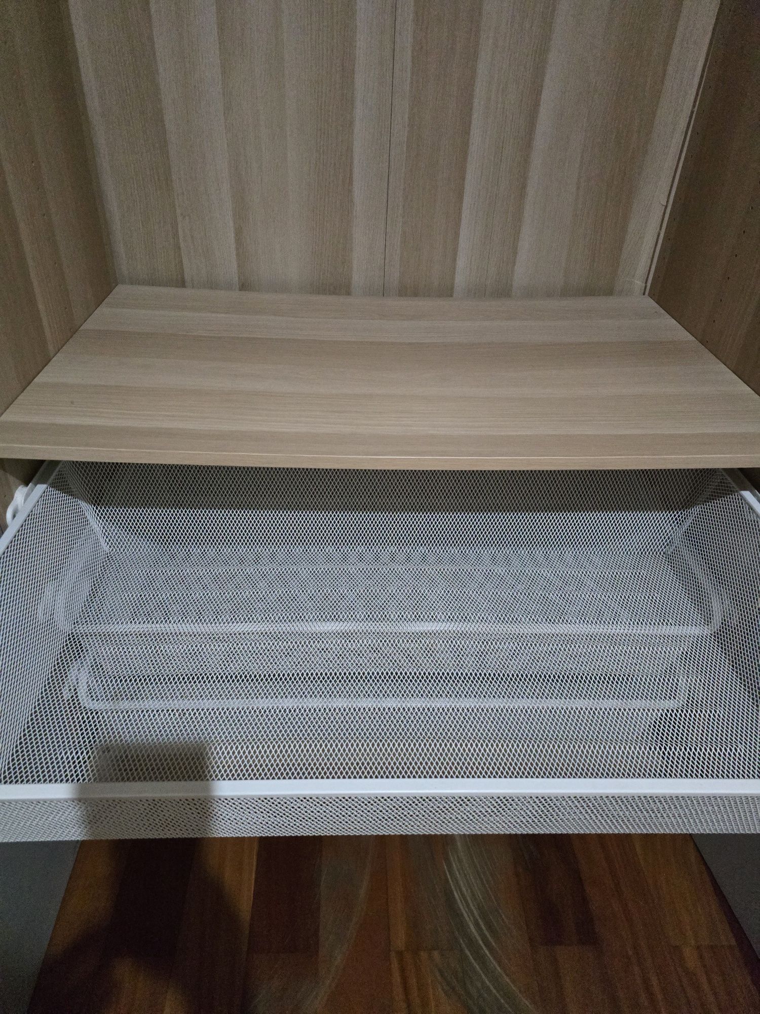 Roupeiro com portas de espelho