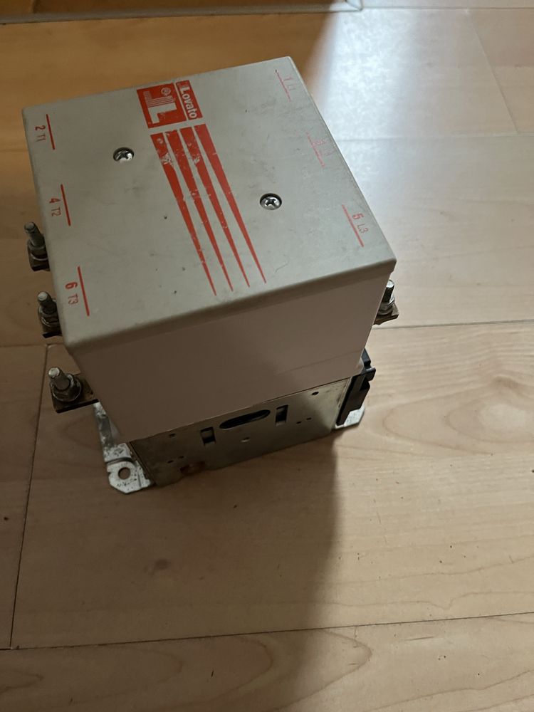 Контактор Lovato B115 с катушкой на 110–125 В AC/DC