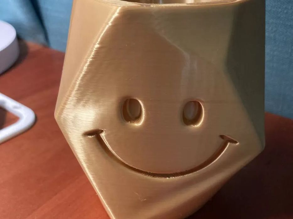 Porta-canetas Sorriso Geométrico Cortado