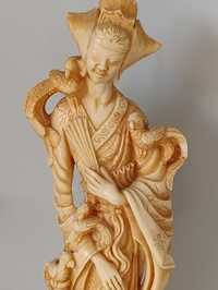 Komplet figurek orientalnych z alabastru