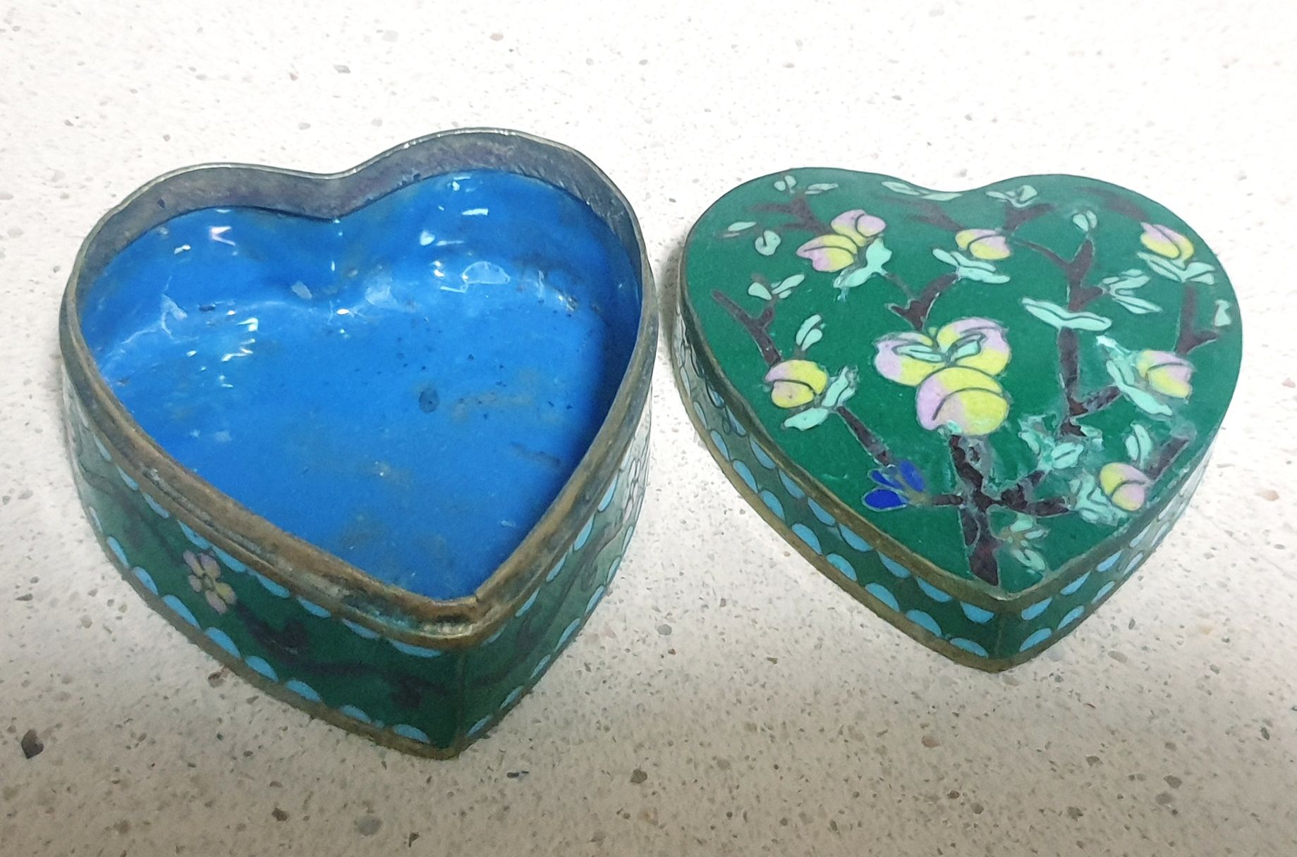 Linda antiga caixa asiática "coração " em cloisonné