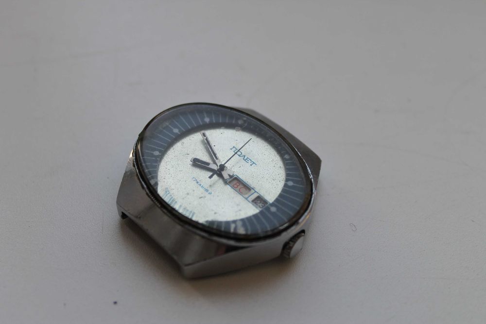 часы полет стадион