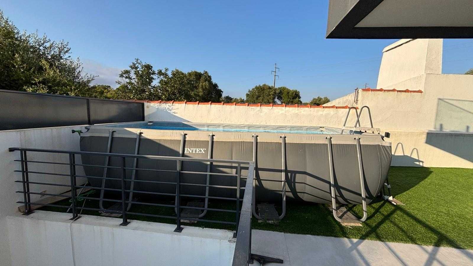 Piscina Intex removível Ultra XTR Frame 5,5M com purificador
