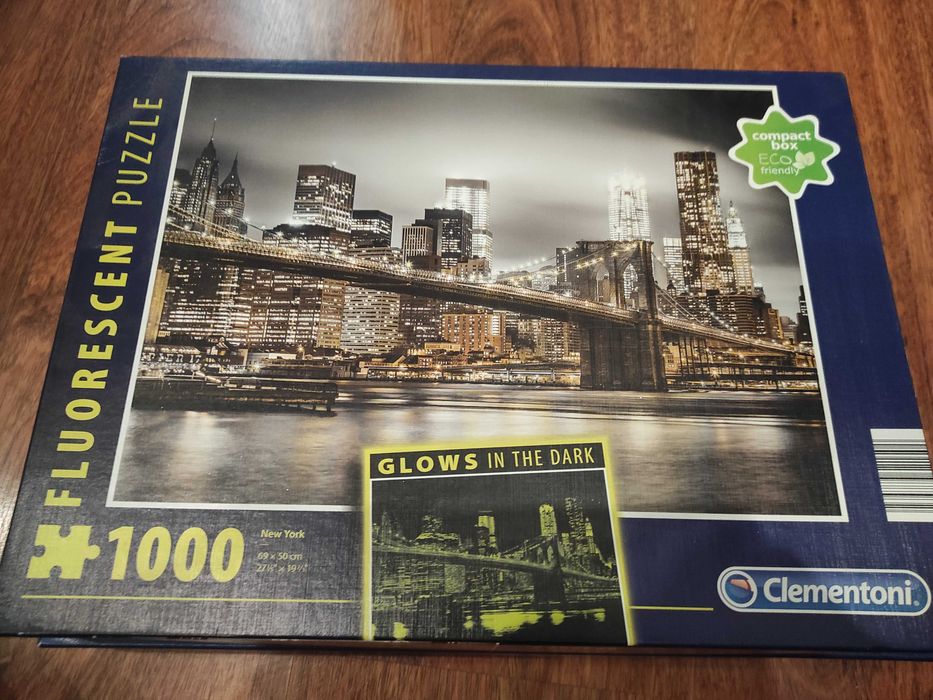 Puzzle de 1000 peças. Completo. Brilha no escuro.