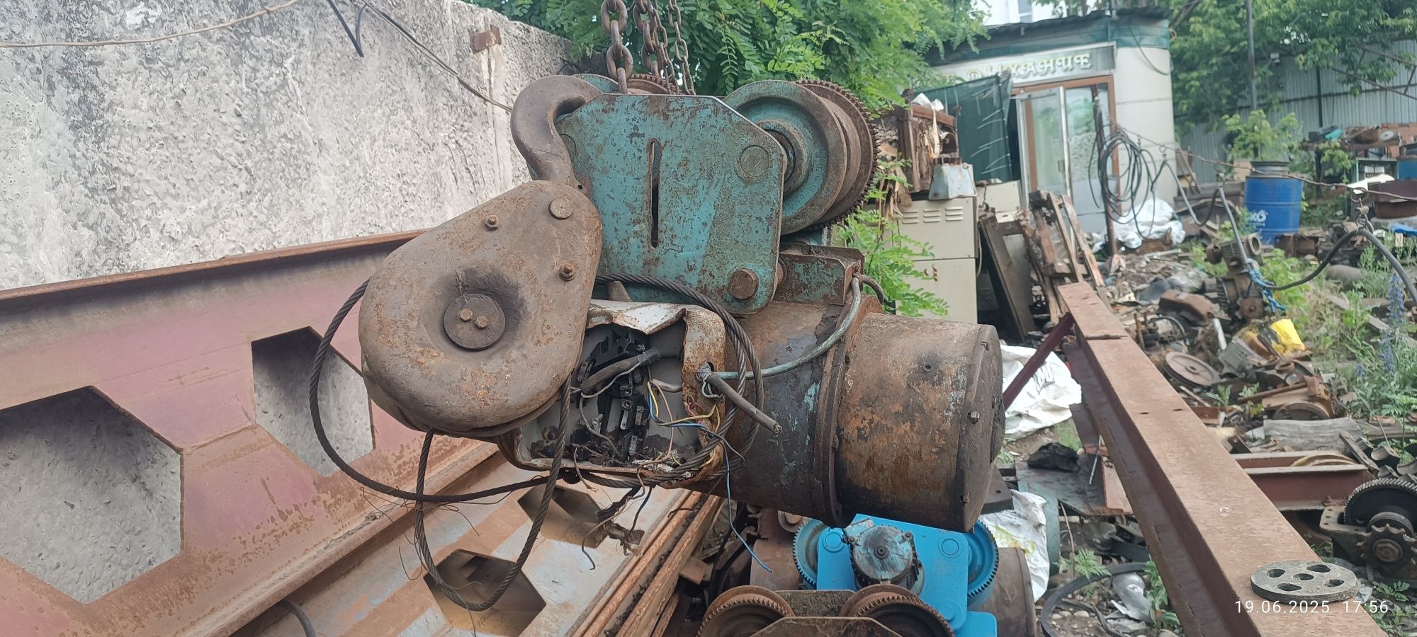 Продам тельфер Болгария 2т12м