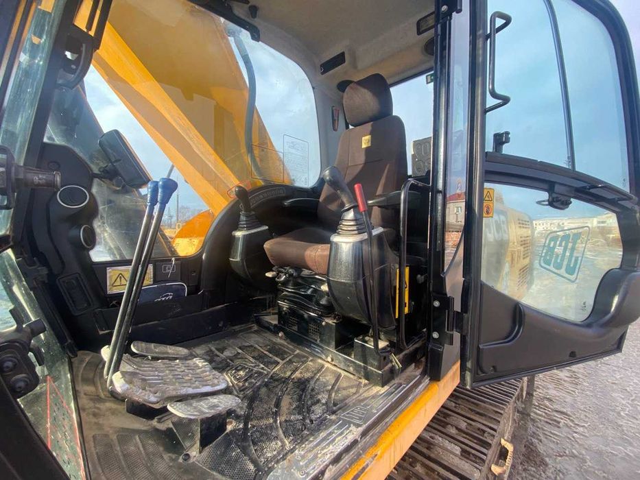 Ескаватор JCB 330
