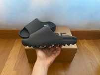 AdidasYeezySlideDarkOnyx MeskieCasualoweTrampki R.45