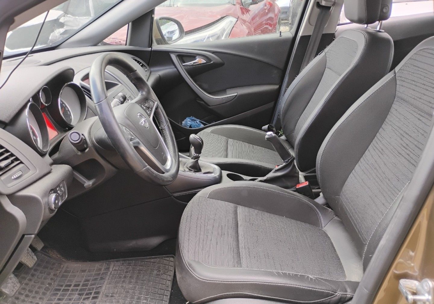 Opel Astra 2016r, Salonowa. 1.6 LPG. Uszkodzony prawy bok. Jeździ.