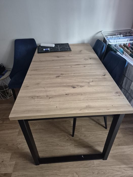 Stół  loftowy rozkładany z krzesłami