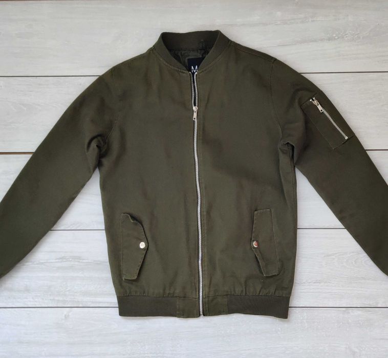 Якісна чоловіча зелена куртка бомбер з кишенями хакі Boohoo s р