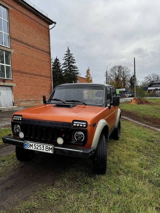 ВАЗ 2121 нива . Повний привід . Роздатка працює . Я власник .
