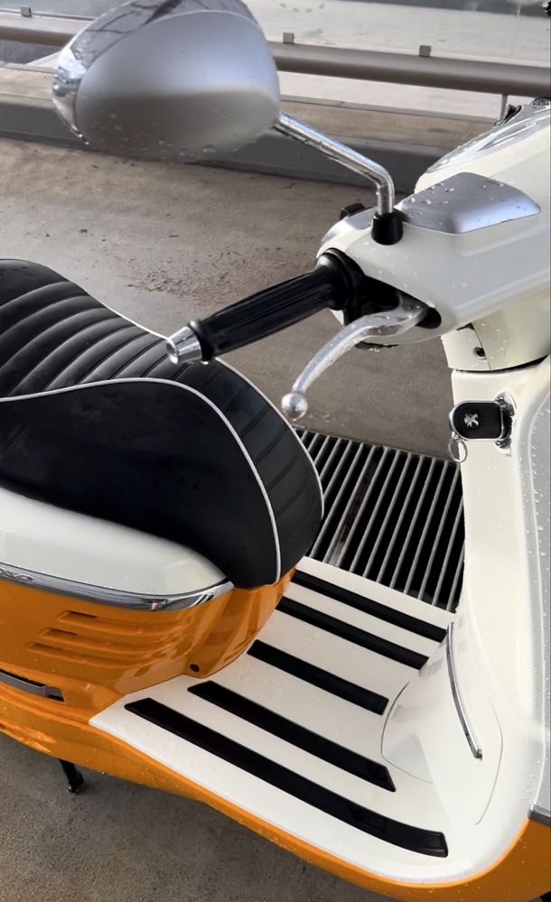 Scooter Peugeot Django
