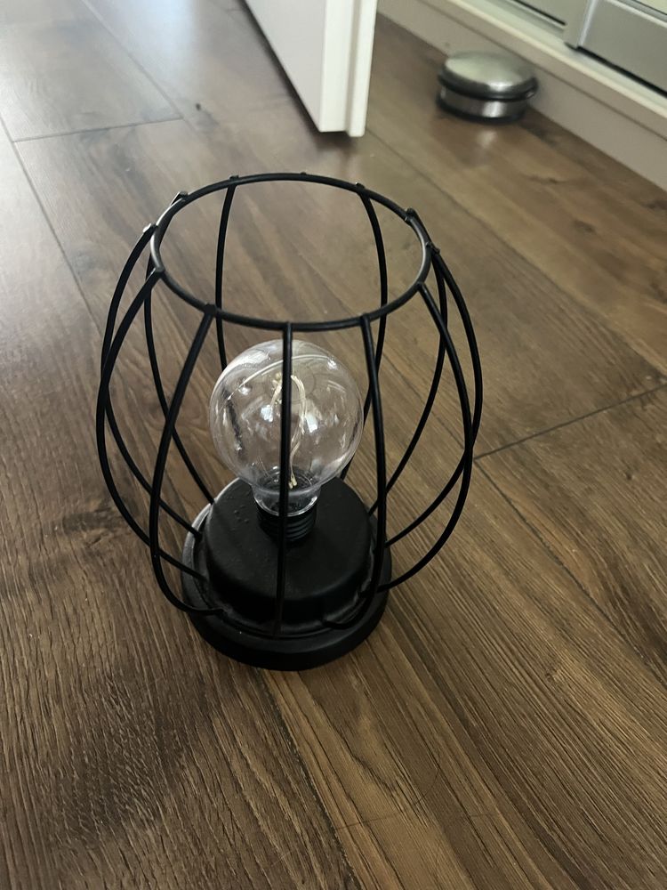 Lampka nocna lampa przenośna okolo 20 cm na baterie