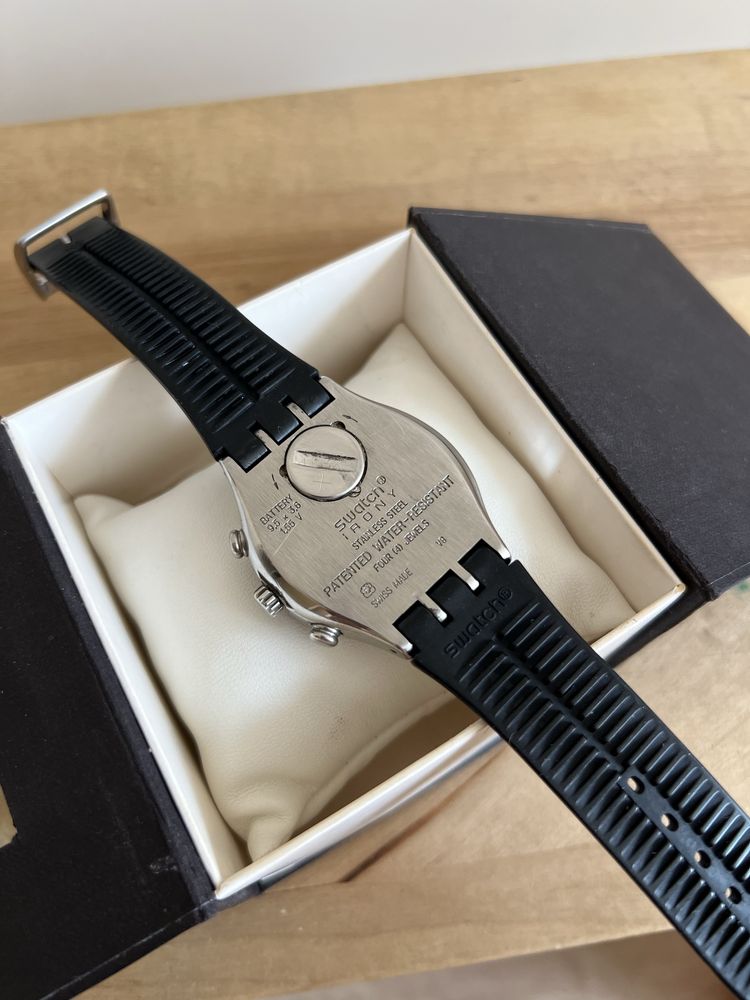 Часы швейцарские Swatch