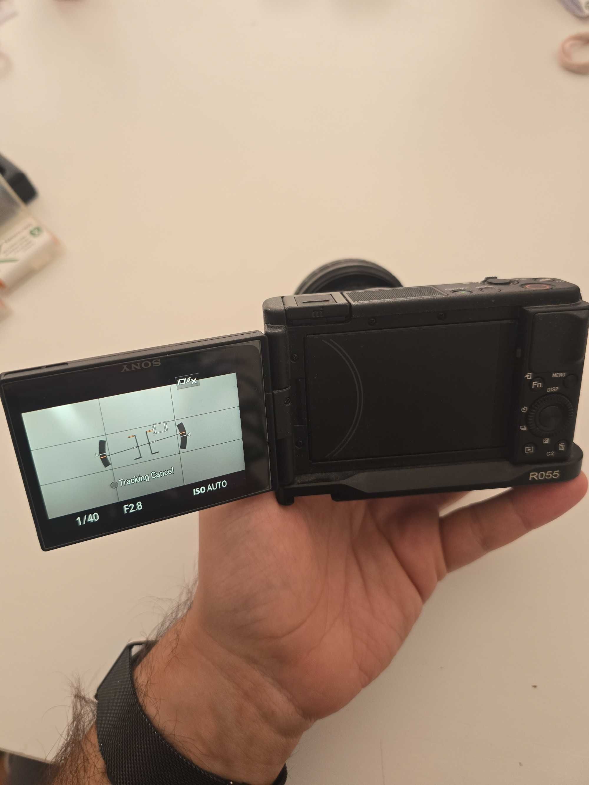 Sony ZV1 + Ulanzi Lens + Cage + Dummy Batery + 3 baterias + Tripé