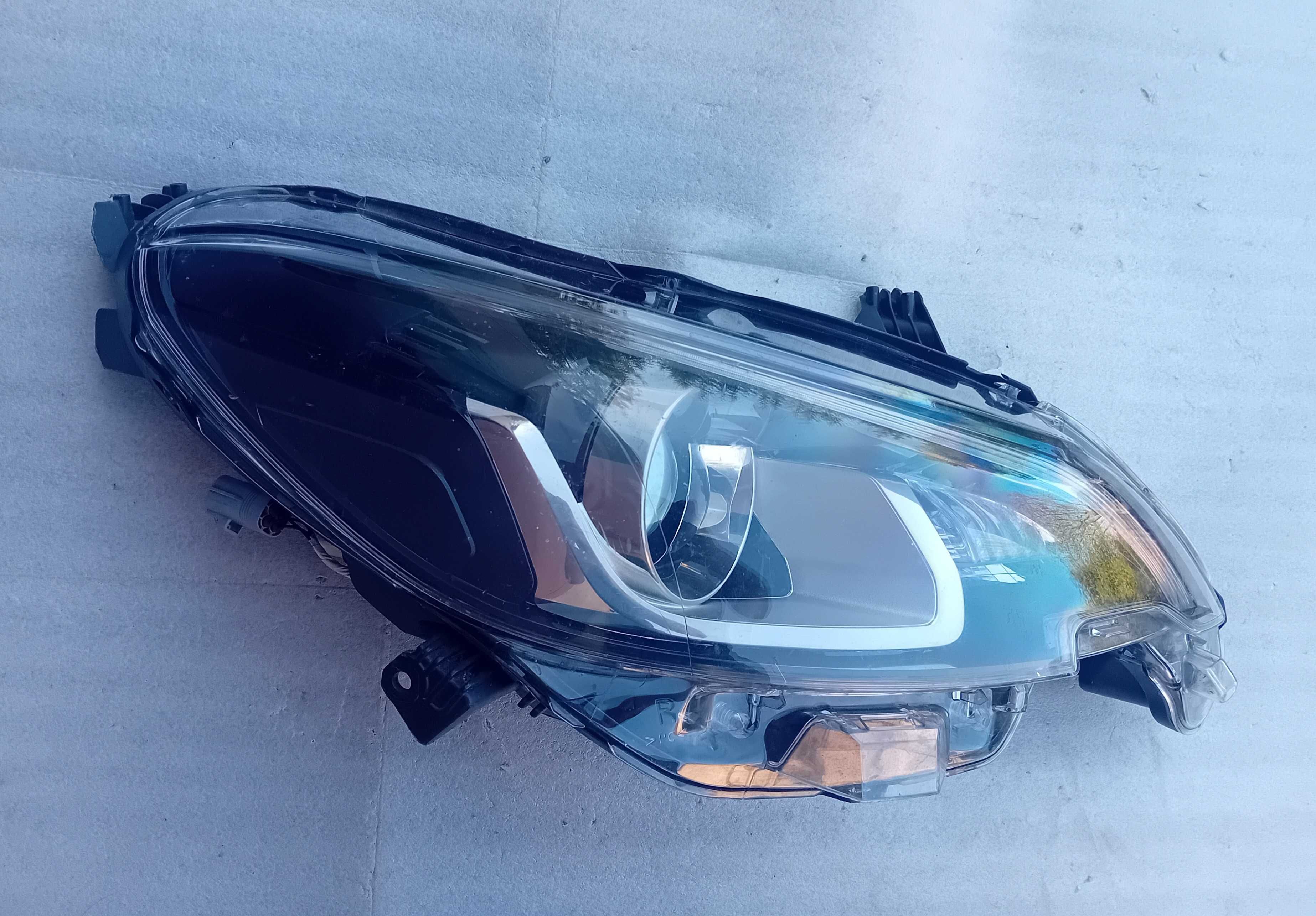 Peugeot 108 reflektor, lampa prawy przód.