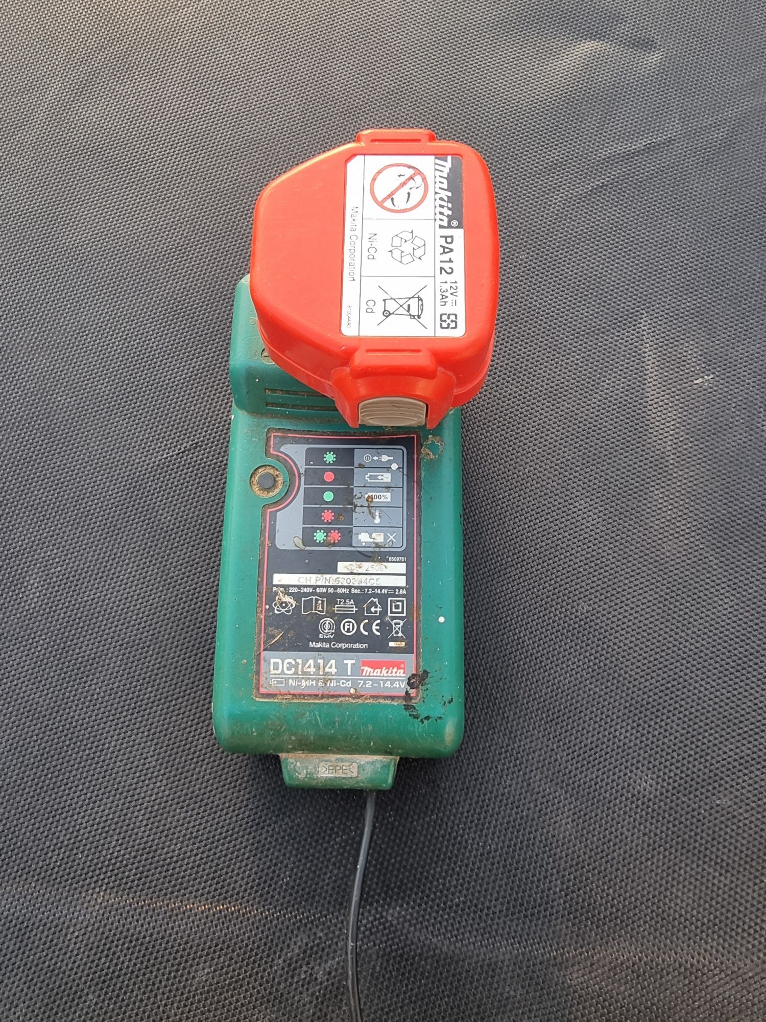 Зарядний пристрій Makita 12v