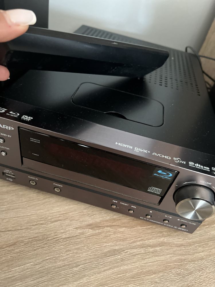 Minisystem Hi‑Fi Sharp XL‑BD601PH z Blu‑ray 3D. Wieża jak kino domowe