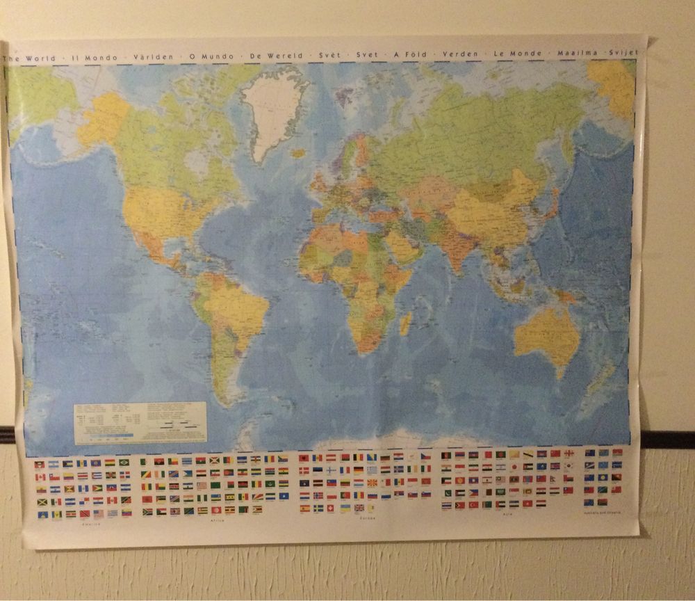 Mapa mundo em papel plastificado