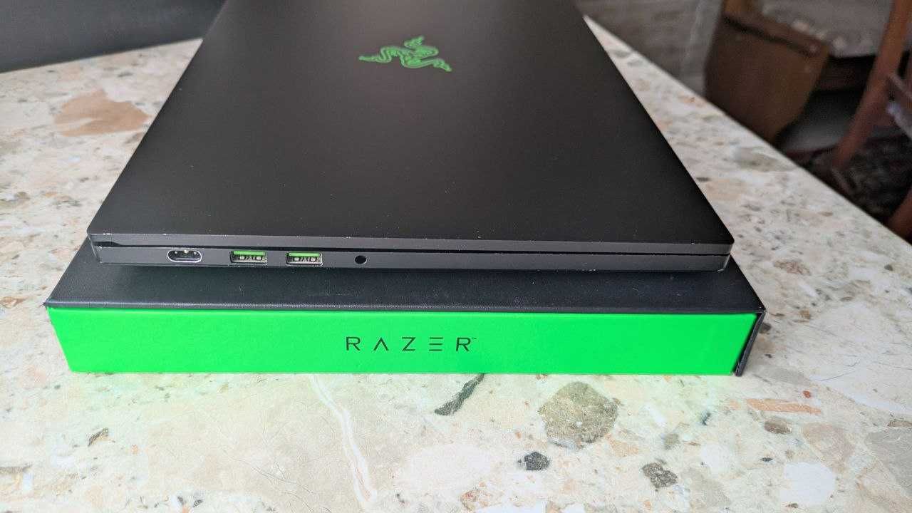 Razer Blade 15 Advanced 2018 i7-8750H GTX1070 16/500GB ноутбук