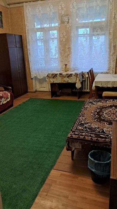 оренда 1-кімнатної квартири з окремую кухнею у комунальній квартирі