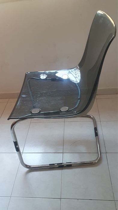 Cadeiras “TOBIAS” cinza transparente