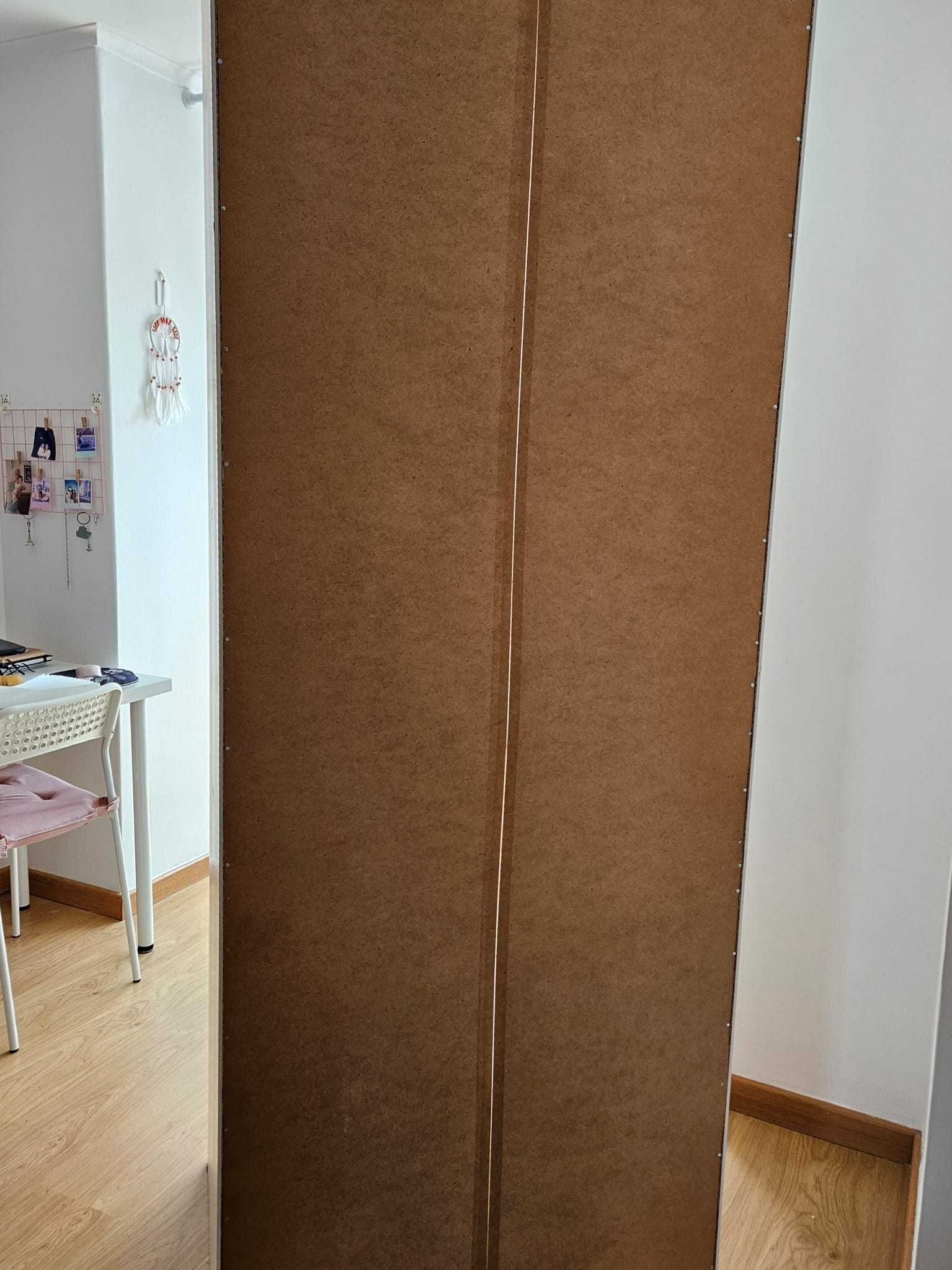Estrutura de armário PAX (Ikea)
