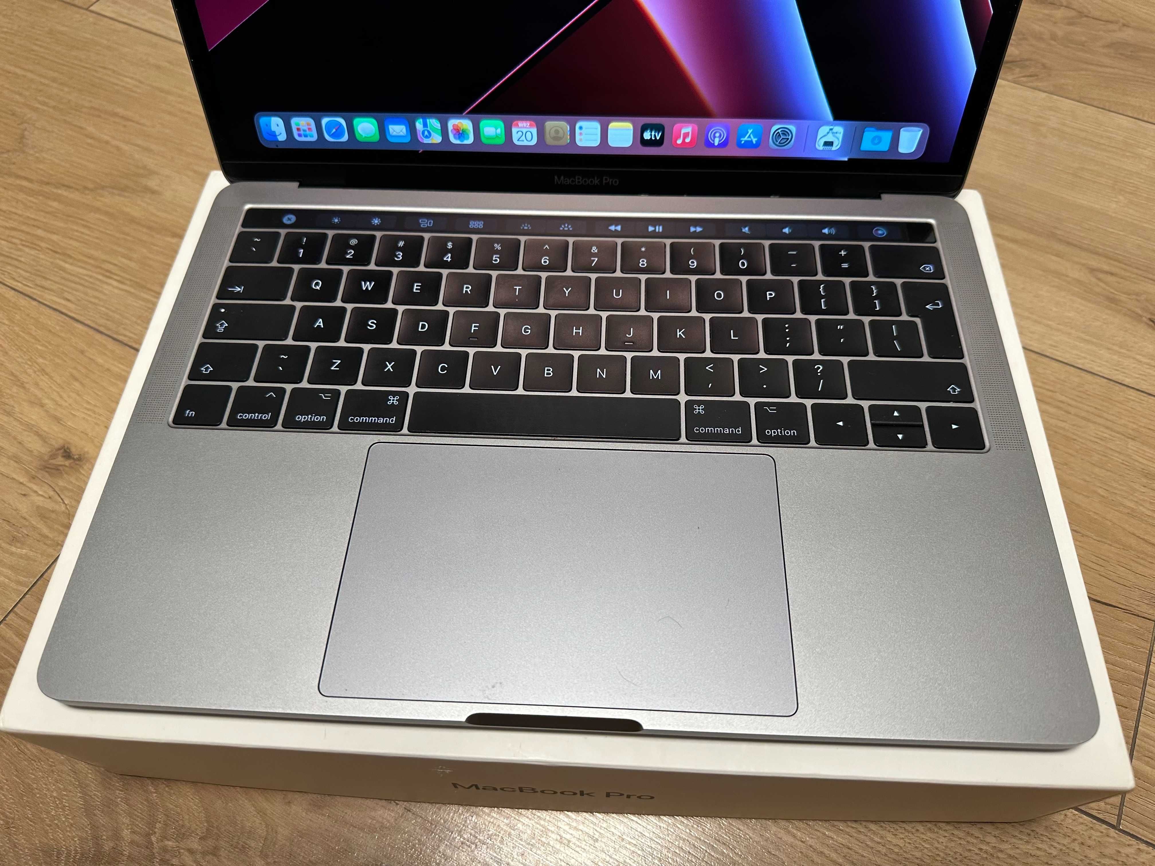 MacBook Pro 13,3” TOUCH BAR TOUCH ID 8/512 GB w idealnym stanie!