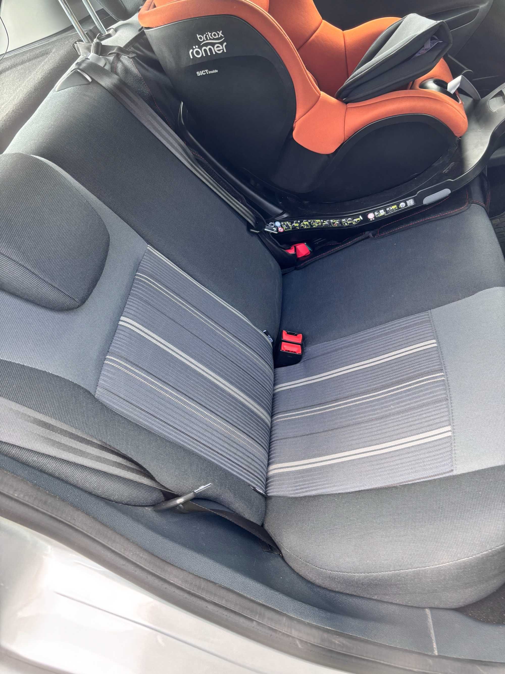 Srebrny Ford Fiesta 1.25 benzyna 82KM