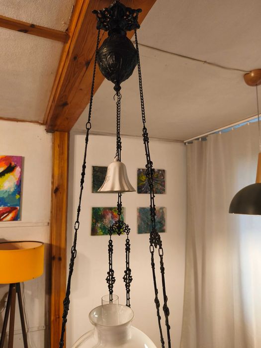 Lampa naftowa wisząca jak majolika