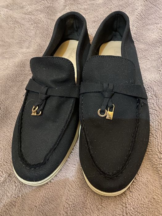 Лофери замшеві чорного кольору , стильні та універсальні .Дуже зручні