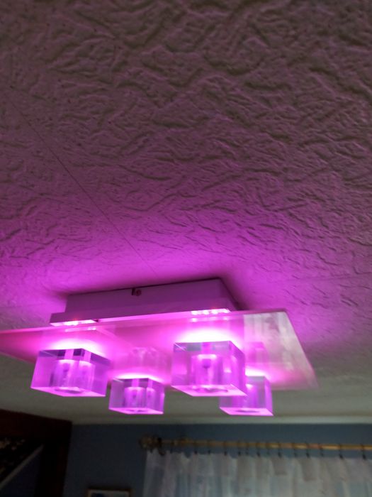 Żyrandol ledowo żarówkowy