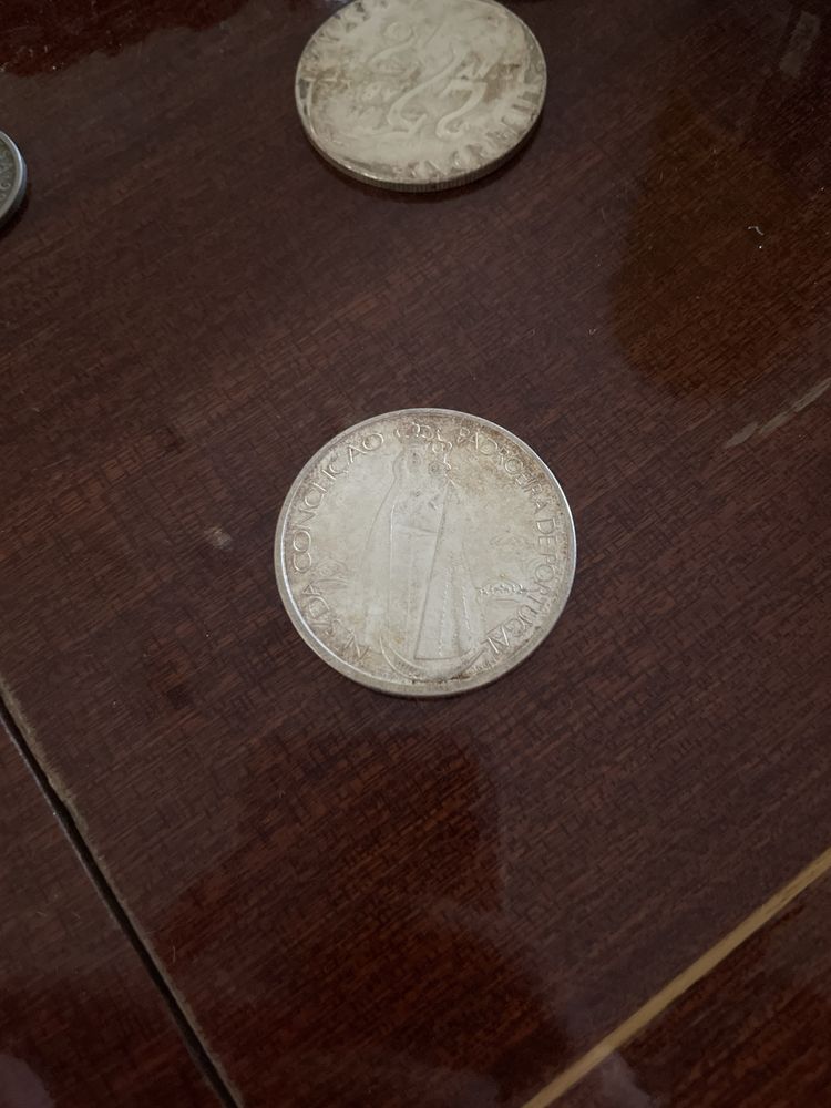 Meodas de 1000 escudos em estado sujo mas em bellissima condicao