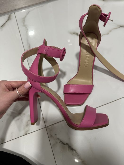 Рожені шкіряні босоніжки, повний 37 розмір. Нові