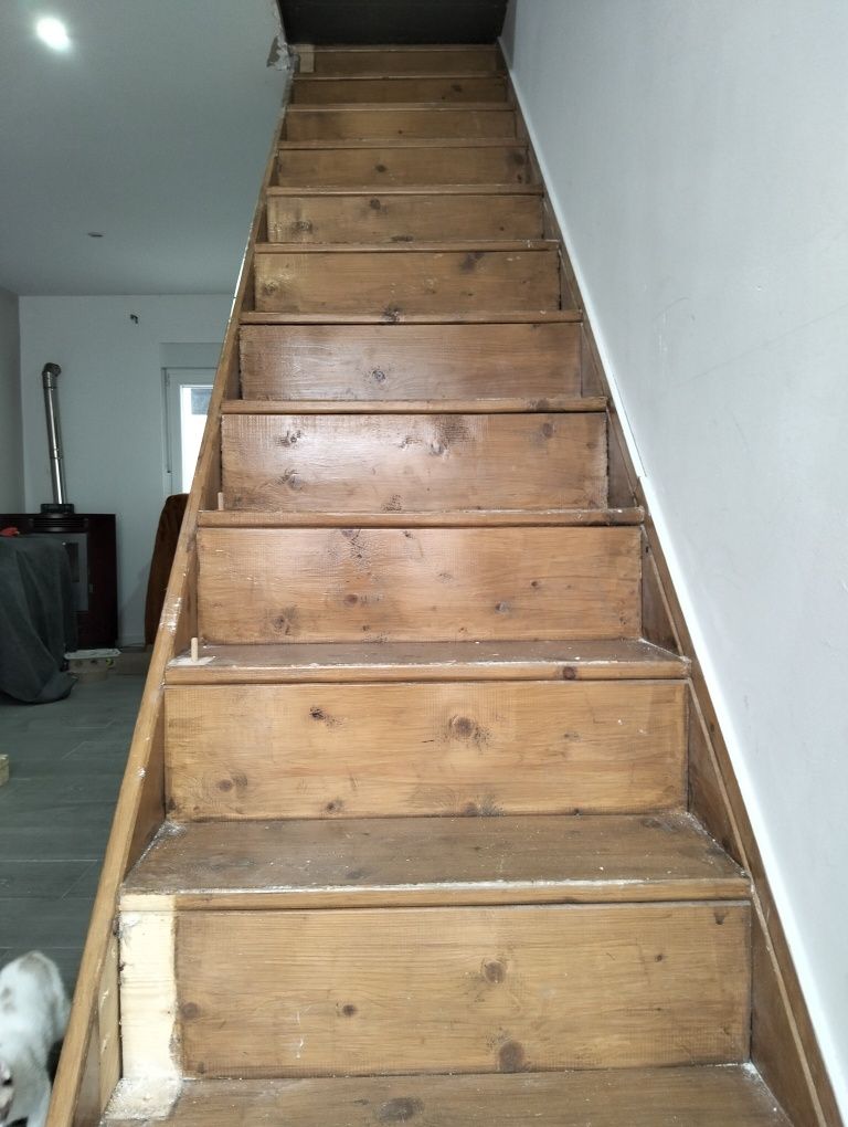 Vendo escadas de madeira para despachar