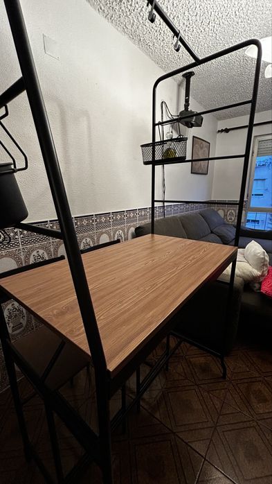 Bancada de cozinha com 2 banquetas/bancos