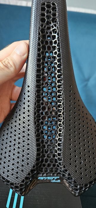 Siodełko rowerowe RYET 3D CARBON 7x9