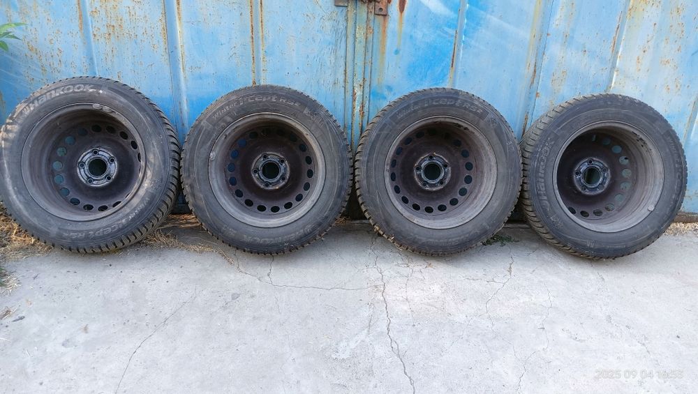 Зимняя резина hankook с дисками 15 дюймов.