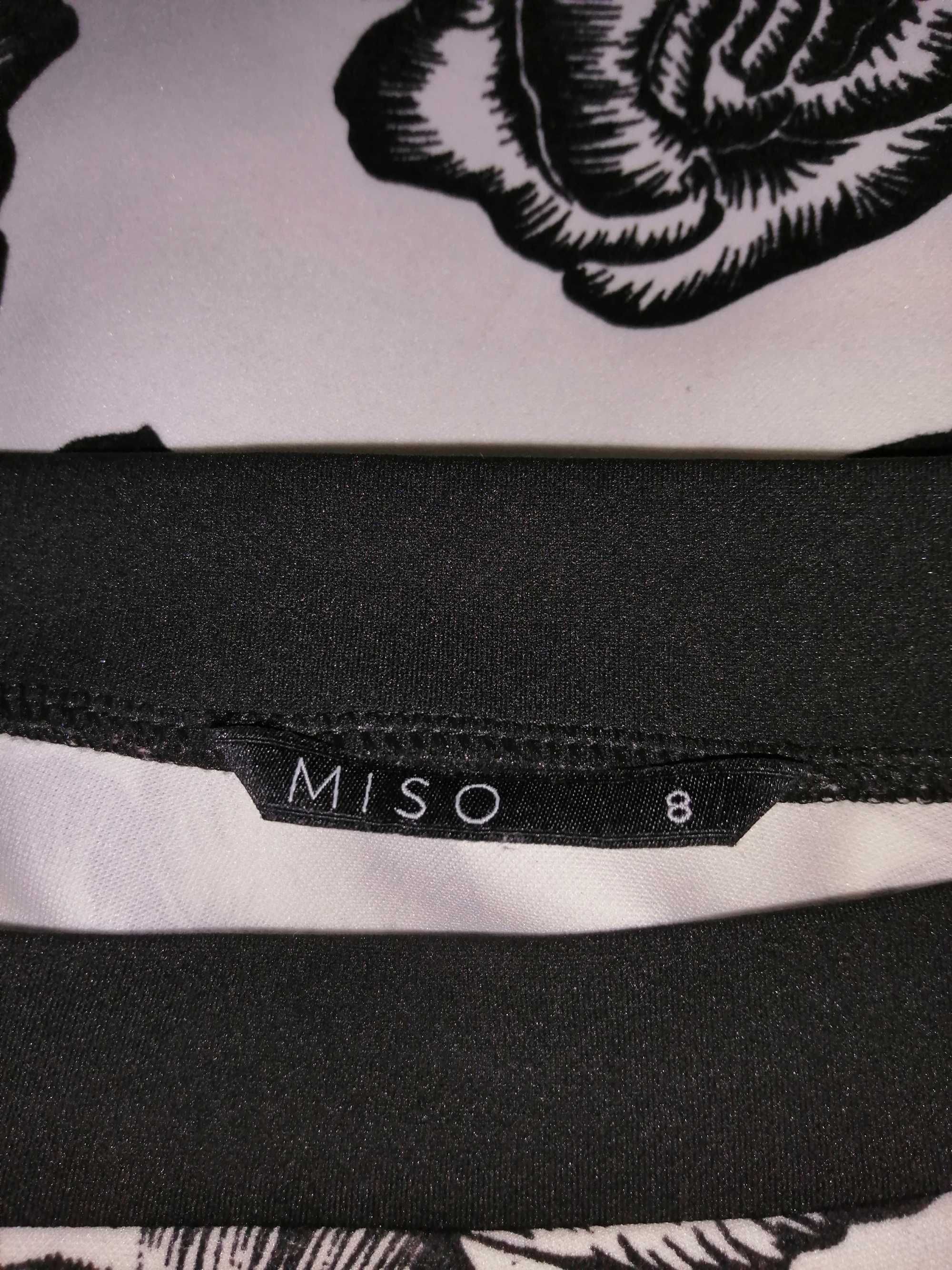 Spódnica biała w czarne kwiaty firmy MISO 36
