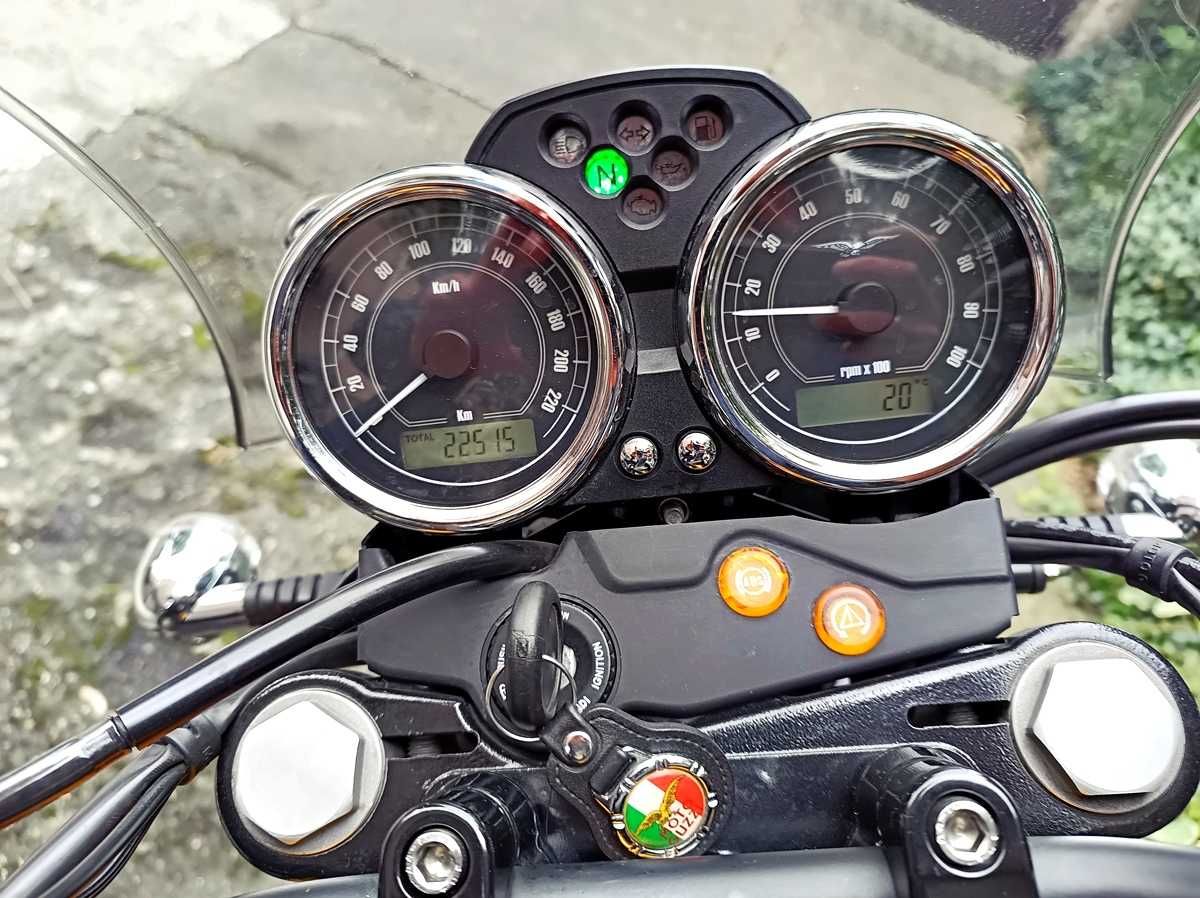 Moto Guzzi V7 II Stone