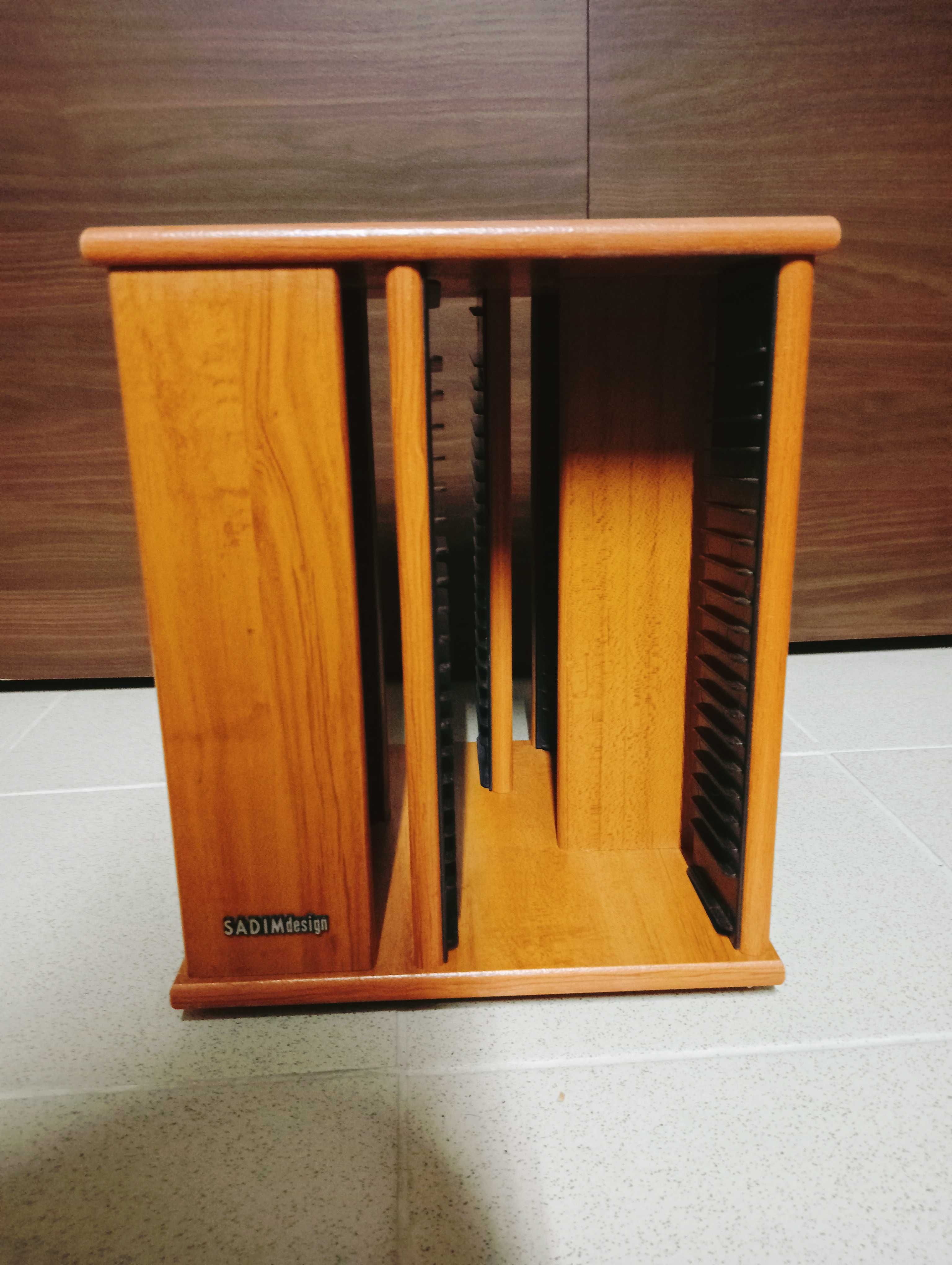 Porta CD's rotativo